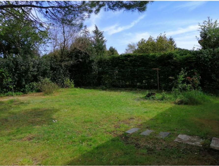 Emplacement De Toile De Tente Dans Jardin Cugand Zewnętrze zdjęcie